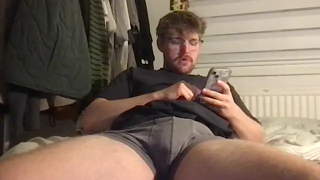 Snapshot of Angus80085 chatting on 10-22-25, 05:45 Angus80085 online show from 10-22-25, 05:45