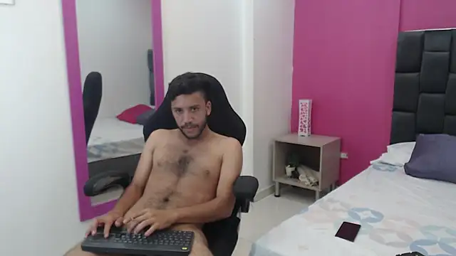 Juan FelipeX01 online show from 10-04-25, 04:16