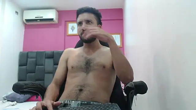 Juan FelipeX01 online show from 10-25-25, 03:29