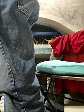 Snapshot of HenryLee1983-cums chatting on 10-06-25, 03:20 HenryLee1983-cums online show from 10-06-25, 03:20