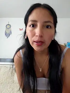 Snapshot of Claris_milk chatting on 10-18-25, 03:57 Claris milk online show from 10-18-25, 03:57