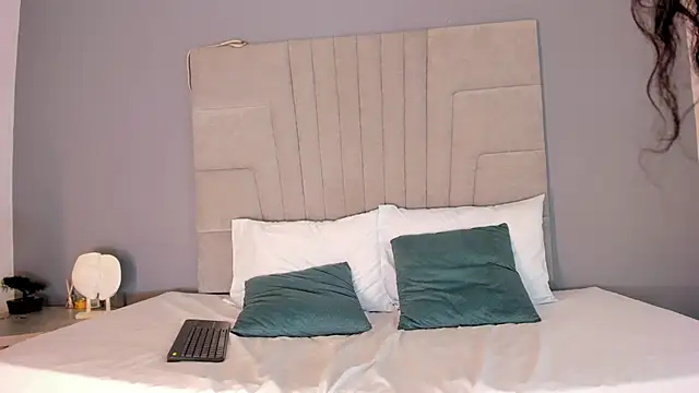 Snapshot of lanna_jones_ chatting on 10-12-25, 11:53 lanna jones  online show from 10-12-25, 11:53