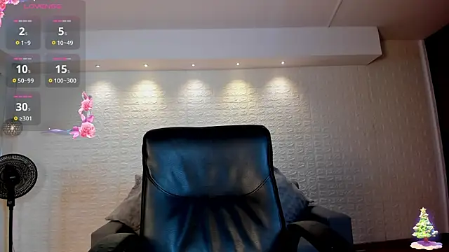 VenusCooper online show from 12-18-25, 08:48