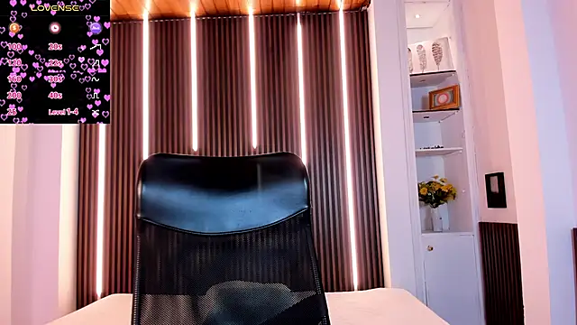 VenusCooper online show from 01-08-26, 07:49