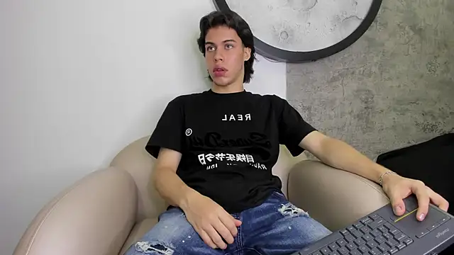 Lucian grey online show from 10-04-25, 03:48