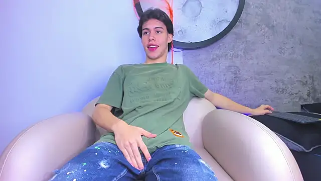 Lucian grey online show from 10-27-25, 01:04