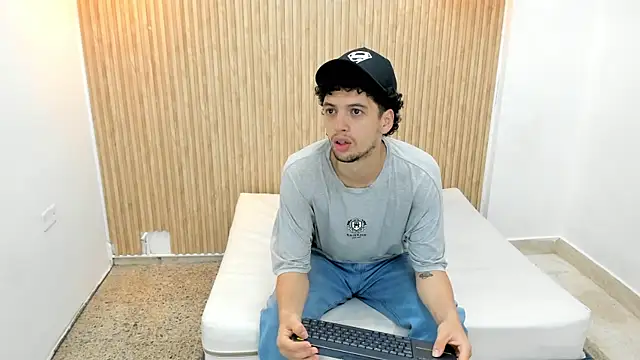 Snapshot of ISRAEL_GRAY chatting on 10-17-25, 07:16 ISRAEL GRAY online show from 10-17-25, 07:16