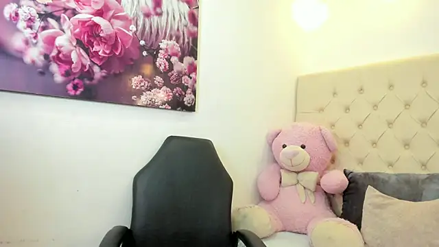 salo kinlley online show from 10-28-25, 05:04