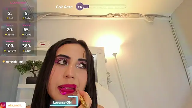 Snapshot of niky_love21 chatting on 06-08-26, 01:28 niky love21 online show from 06-08-26, 01:28