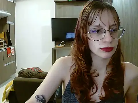 Snapshot of Zizixwuw chatting on 06-12-26, 12:42 Zizixwuw online show from 06-12-26, 12:42