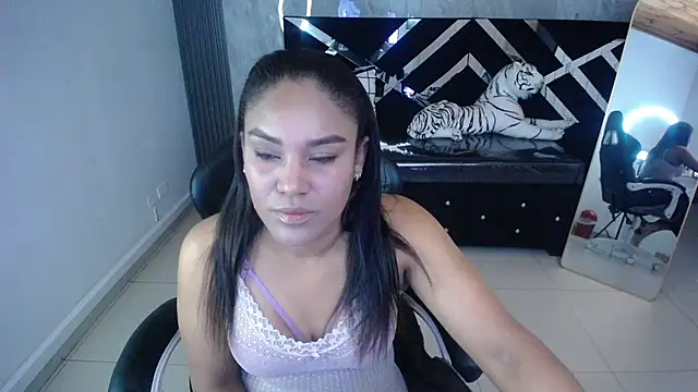 Snapshot of kamala_a chatting on 10-08-25, 03:15 kamala a online show from 10-08-25, 03:15