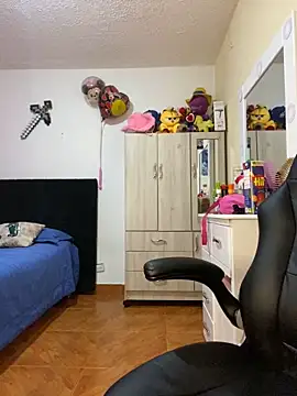 Snapshot of Miichii chatting on 10-11-25, 12:10 Miichii online show from 10-11-25, 12:10