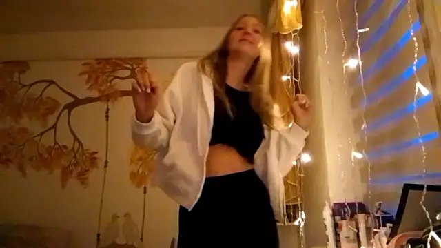 CarynFlaryn online show from 10-07-25, 04:09