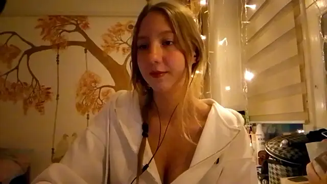 CarynFlaryn online show from 10-13-25, 04:01