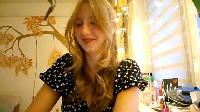 CarynFlaryn online show from 10-15-25, 04:34