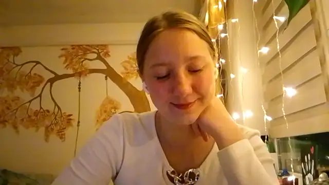 CarynFlaryn online show from 10-25-25, 03:03