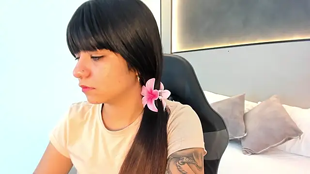 fiorella18  online show from 11-27-25, 01:51