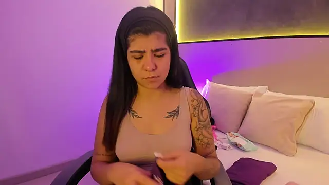 fiorella18  online show from 12-22-25, 02:19