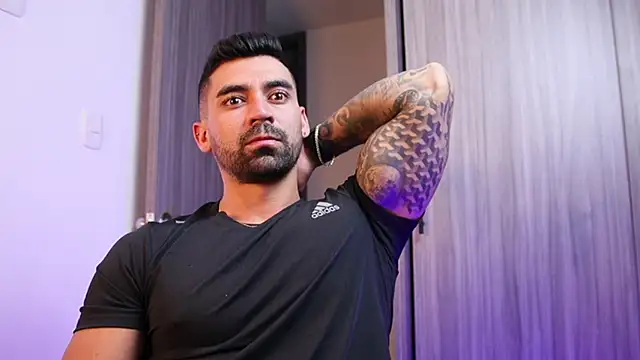 Snapshot of SOY_MIKE chatting on 11-06-25, 02:12 SOY MIKE online show from 11-06-25, 02:12