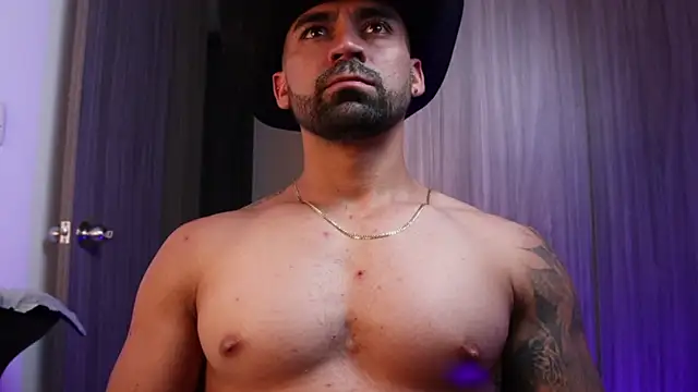 Snapshot of SOY_MIKE chatting on 11-10-25, 03:27 SOY MIKE online show from 11-10-25, 03:27