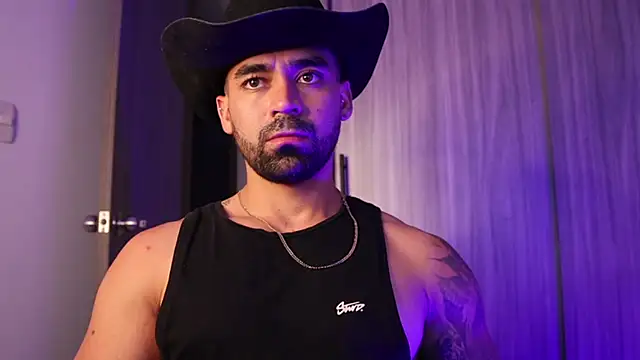 Snapshot of SOY_MIKE chatting on 11-12-25, 01:06 SOY MIKE online show from 11-12-25, 01:06