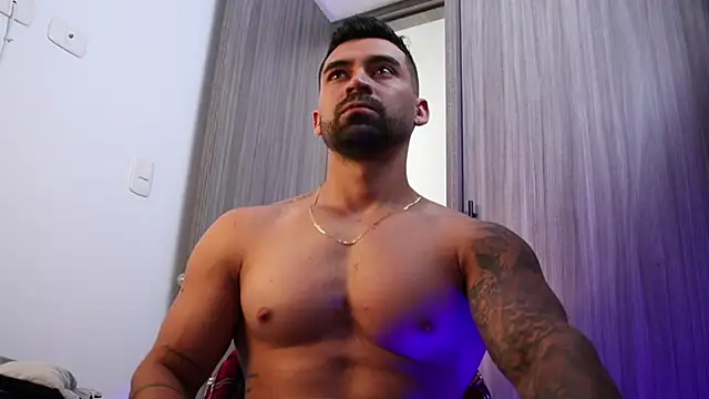 Snapshot of SOY_MIKE chatting on 11-19-25, 01:00 SOY MIKE online show from 11-19-25, 01:00