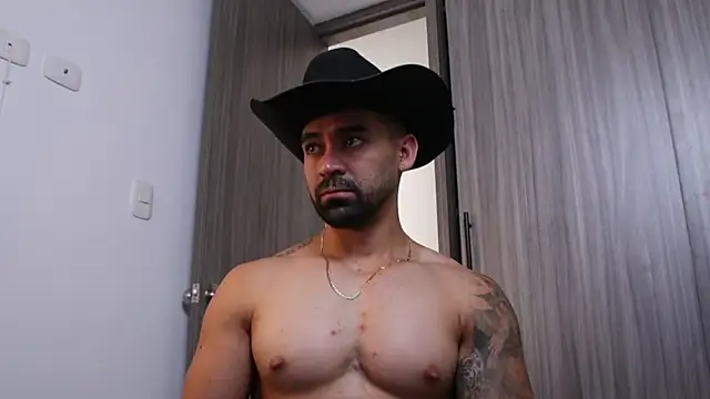 Snapshot of SOY_MIKE chatting on 11-26-25, 01:01 SOY MIKE online show from 11-26-25, 01:01