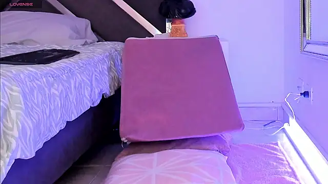 Snapshot of Neereth chatting on 10-04-25, 08:51 Neereth online show from 10-04-25, 08:51