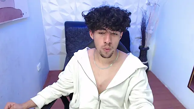 Liil boy online show from 11-21-25, 03:27