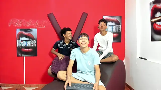 VERY HOT GUYS online show from 04-06-26, 07:15