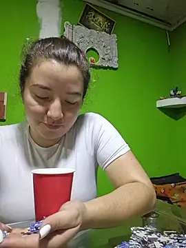 annyaparis online show from 10-29-25, 11:39