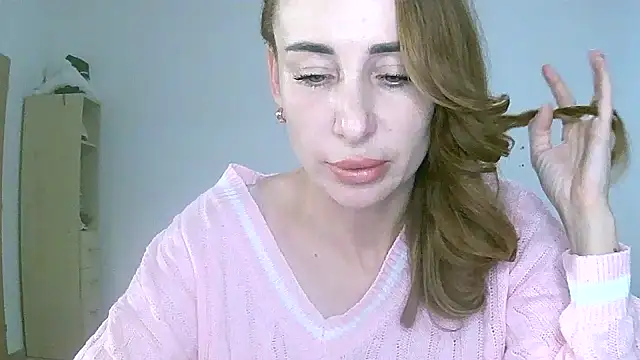 Snapshot of Eliza-Tastys-Q chatting on 10-23-25, 01:32 Eliza-Tastys-Q online show from 10-23-25, 01:32