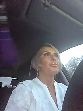 Snapshot of KirraWhite chatting on 10-07-25, 04:20 KirraWhite online show from 10-07-25, 04:20