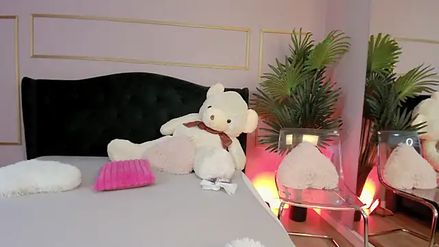 Snapshot of KirraWhite chatting on 10-09-25, 05:16 KirraWhite online show from 10-09-25, 05:16