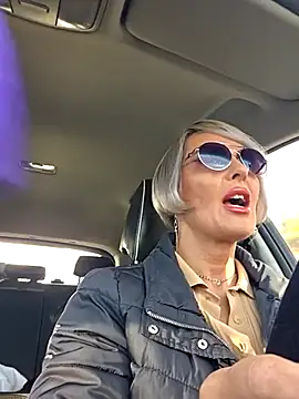 Snapshot of KirraWhite chatting on 10-12-25, 05:50 KirraWhite online show from 10-12-25, 05:50