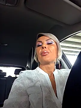 Snapshot of KirraWhite chatting on 10-16-25, 07:53 KirraWhite online show from 10-16-25, 07:53