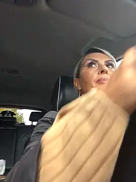 Snapshot of KirraWhite chatting on 10-26-25, 06:52 KirraWhite online show from 10-26-25, 06:52