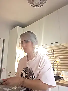 Snapshot of KirraWhite chatting on 10-30-25, 04:41 KirraWhite online show from 10-30-25, 04:41