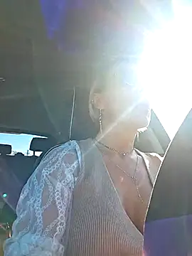 Snapshot of KirraWhite chatting on 10-31-25, 10:27 KirraWhite online show from 10-31-25, 10:27