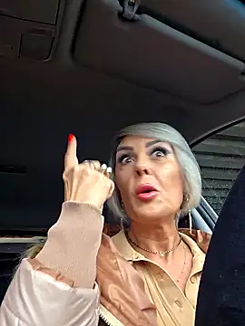 Snapshot of KirraWhite chatting on 11-08-25, 06:24 KirraWhite online show from 11-08-25, 06:24