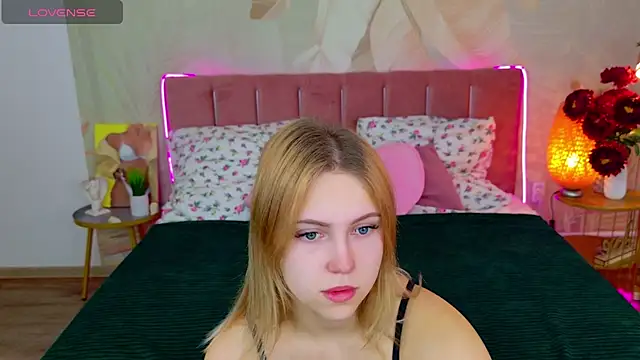 Snapshot of Stellahaart chatting on 11-24-25, 07:19 Stellahaart online show from 11-24-25, 07:19