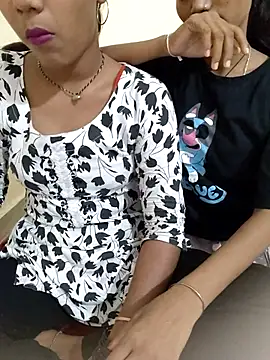 Snapshot of Unique_girls90 chatting on 10-23-25, 01:21 Unique girls90 online show from 10-23-25, 01:21