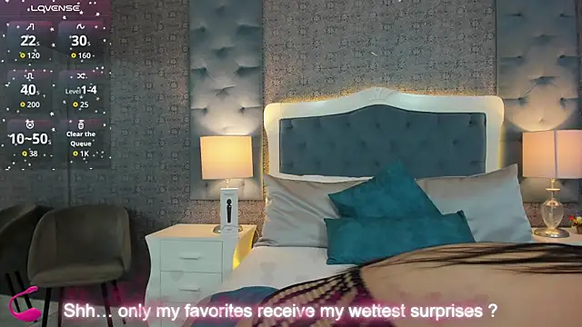 EmaHarpeer online show from 10-26-25, 01:11