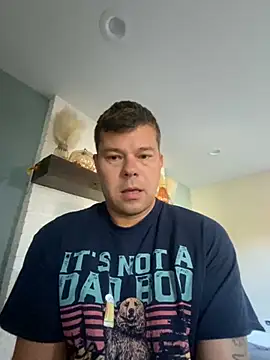 Snapshot of daddyshark83 chatting on 10-31-25, 03:24 daddyshark83 online show from 10-31-25, 03:24