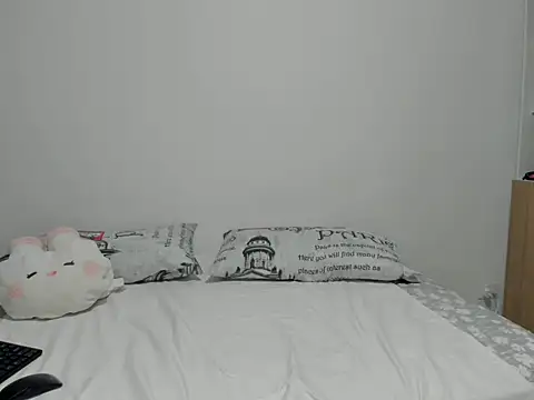 Snapshot of Velira69 chatting on 10-24-25, 07:32 Velira69 online show from 10-24-25, 07:32