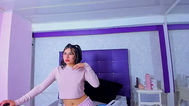 LeaMoreau22 online show from 11-16-25, 12:22