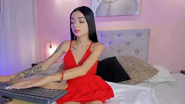 Snapshot of scarlettvelvet_ chatting on 10-03-25, 12:46 scarlettvelvet  online show from 10-03-25, 12:46