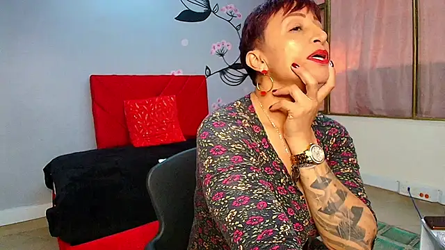 Charlotte  Gray online show from 10-05-25, 03:49