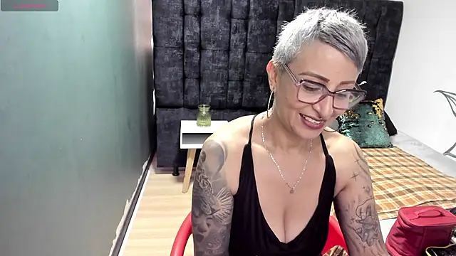 Charlotte  Gray online show from 12-13-25, 08:04