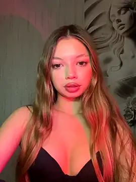  Siennaaa  online show from 10-06-25, 07:44